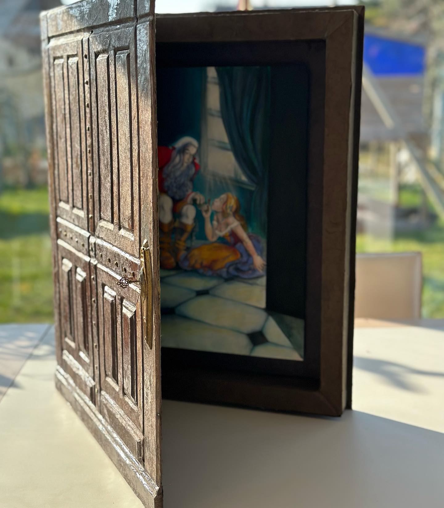 Aux portes des contes - illustration et reliure - chaque porte enferme un conte